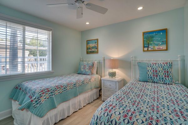 Bedroom 4 - 2 Twin Beds