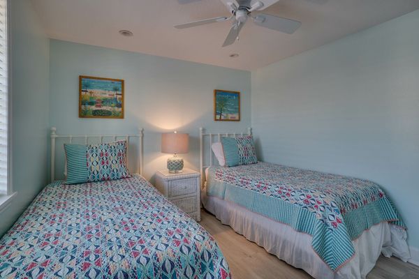 Bedroom 4 - 2 Twin Beds