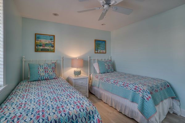 Bedroom 4 - 2 Twin Beds