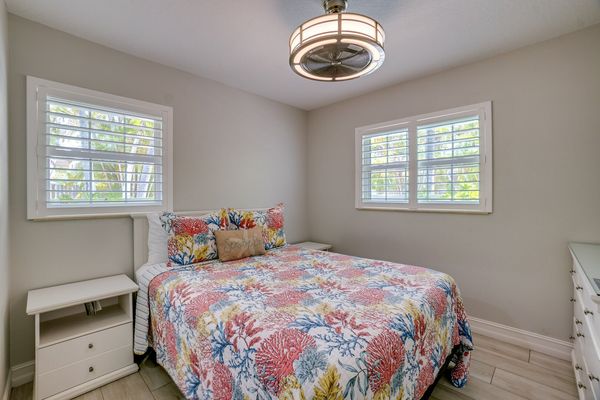 Bedroom 2 - Queen Bed