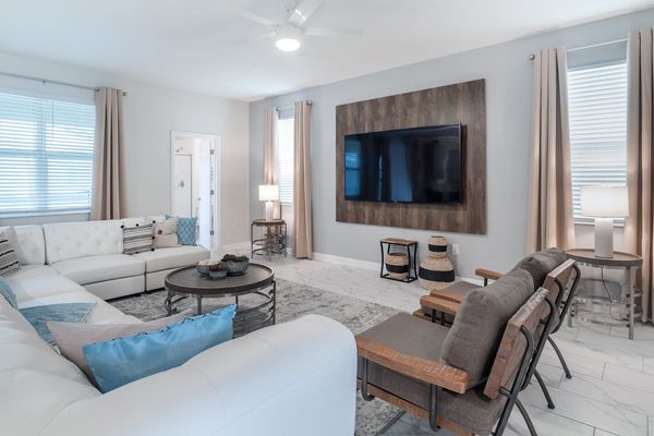 Living Room
75" SMART  Roku TV