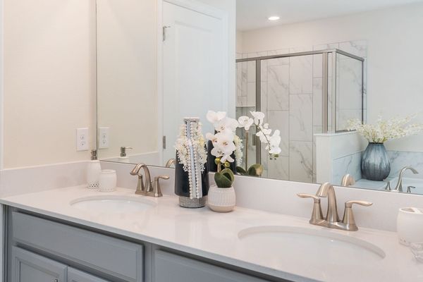 Master King Bathroom 1 Upstairs
