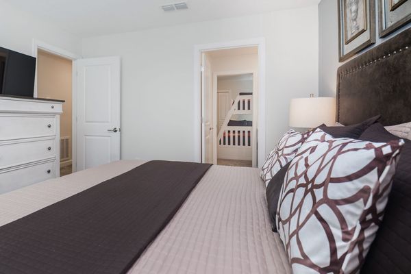 King Bedroom 3 (Angle)
43" Smart TV