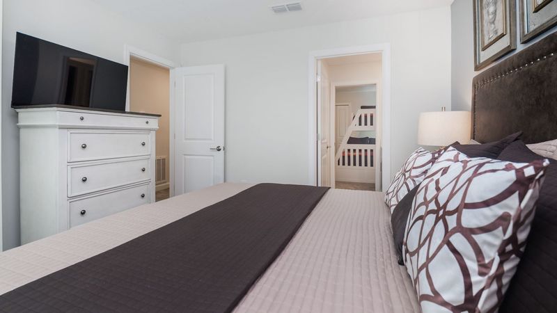 King Bedroom 3 (Angle)
43" Smart TV