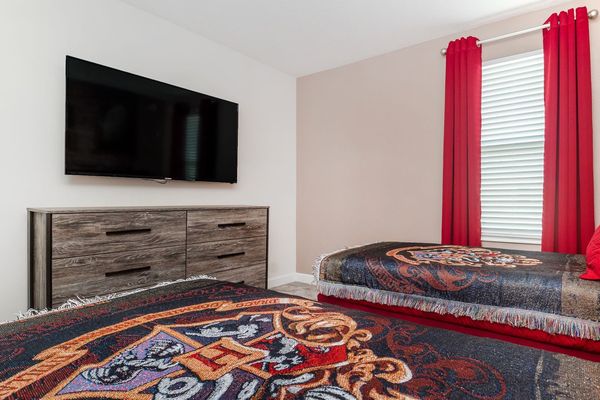 Twin/Twin Bedroom 5 (Angle)
58" Smart Roku TV