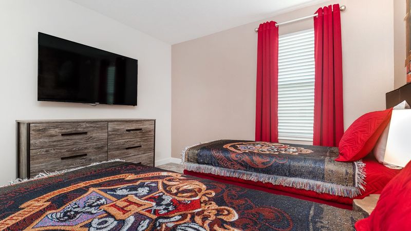 Twin/Twin Bedroom 5 (Angle)
58" Smart Roku TV