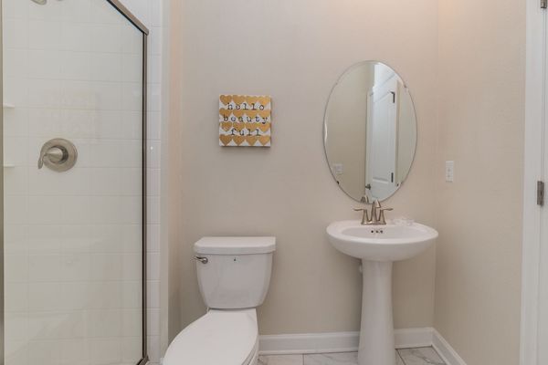 Full Bathroom 6
SHOWER
Access to Pool deck