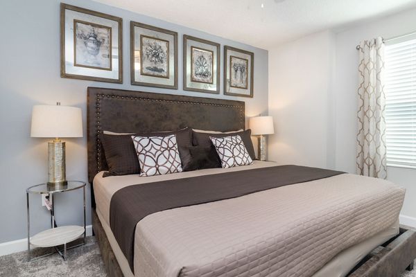 King Bedroom 3 Upstairs
Shared Bathroom