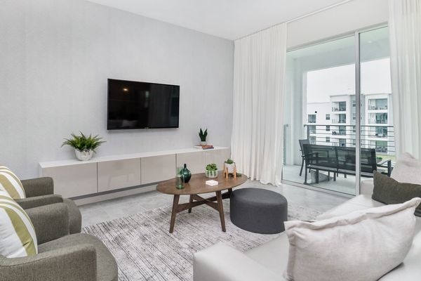 Living Room (Angle)
55" TV