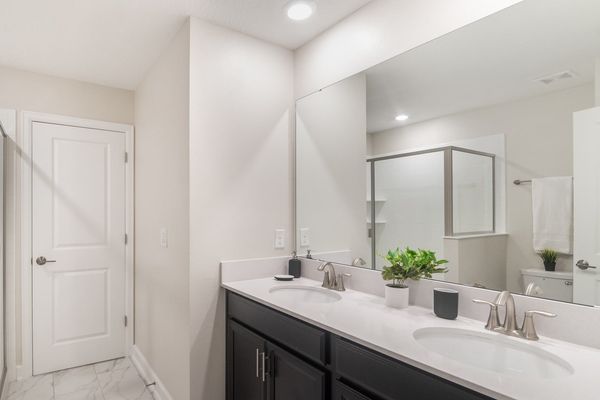 Jack N Jill Bathroom 4
Shared Bathroom
Shower