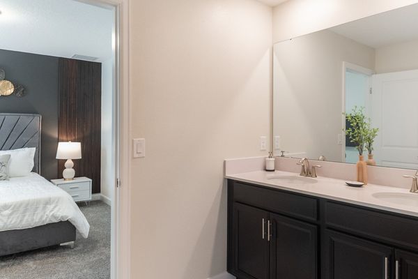 Jack n Jill Bathroom 5 Upstairs
Shared Bathroom
Shower