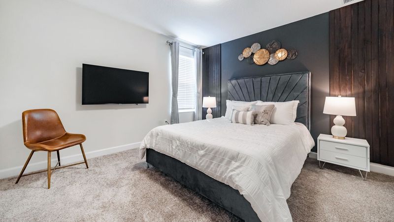 Queen Suite Bedroom 3 Upstairs
Shared Bathroom
50" Smart TV