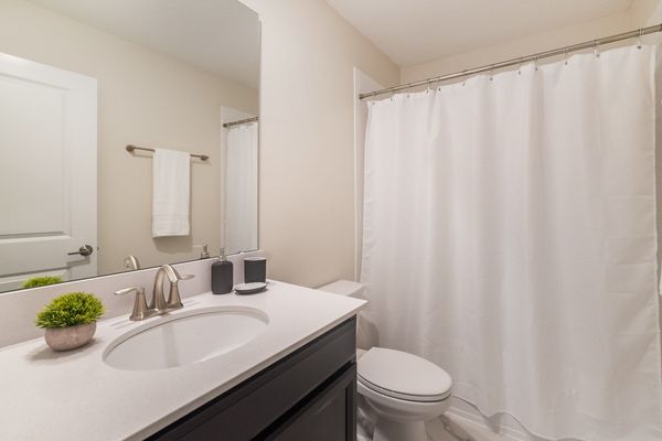 Hall Bathroom 3 Upstairs
Tub/Shower Combo