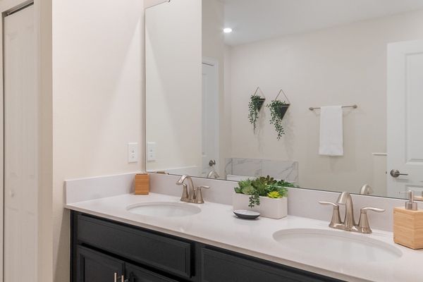 Master King Bathroom 1 Downstairs