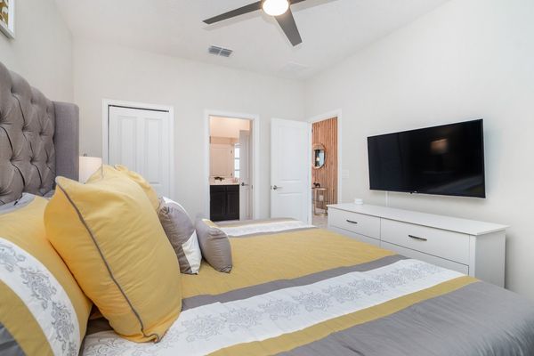 King Bedroom 2 (Angle)
43" Roku TV