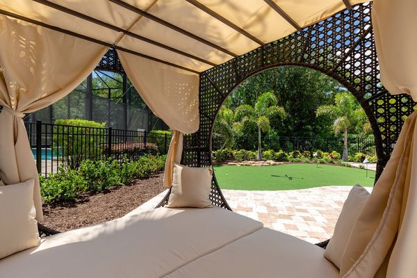 Lounge in the outdoor daybed