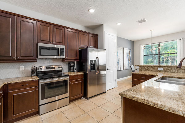 Prepare a delicious meal for all with the stainless steel appliances