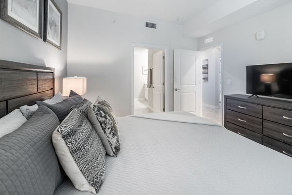 Master King Bedroom 1 (Angle)
40" Smart TV