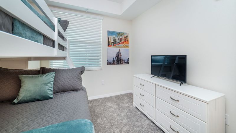 Twin/Full + Twin Trundle Bunk Bedroom 2 (Angle)
32" Smart TV