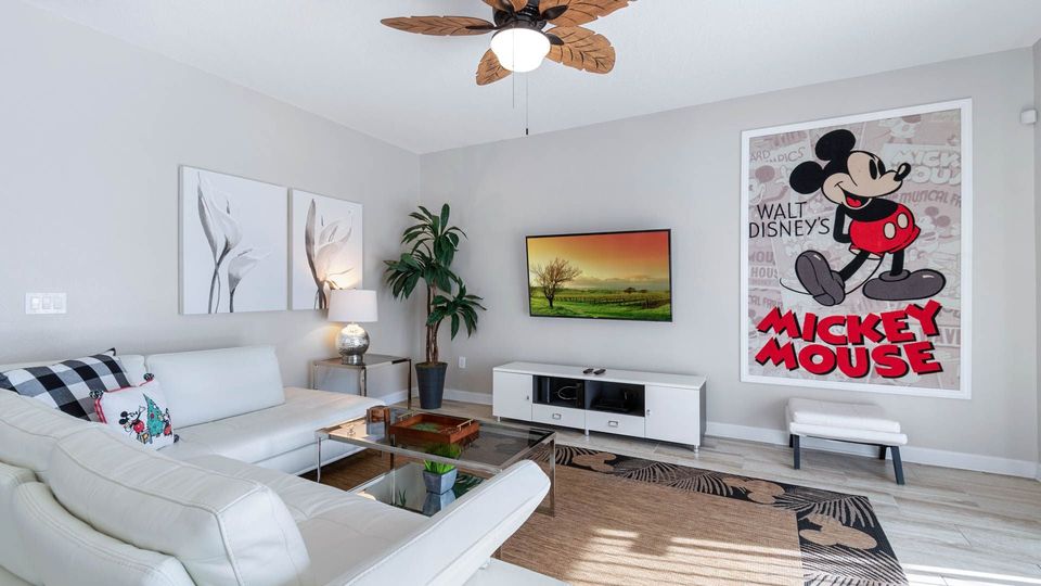 Living Room
65" Smart TV
