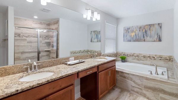 Master Bathroom 1 Upstairs
Tub/Shower Combo