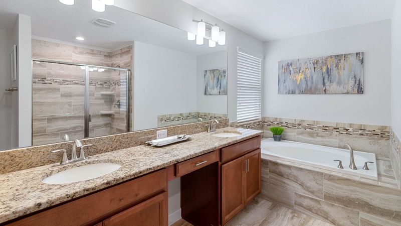 Master Bathroom 1 Upstairs
Tub/Shower Combo