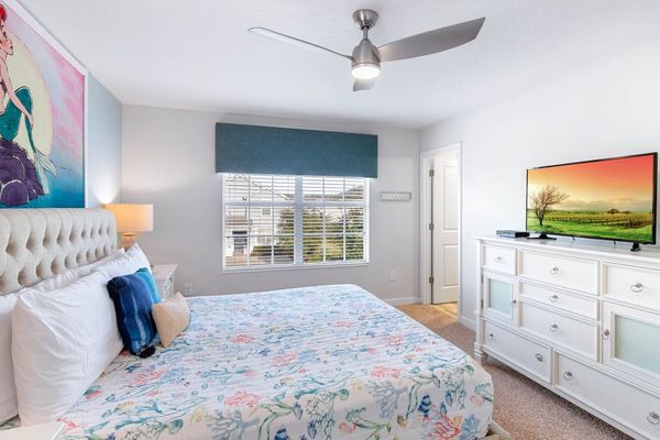 King Suite Bedroom 2 (Angle)
40” TV