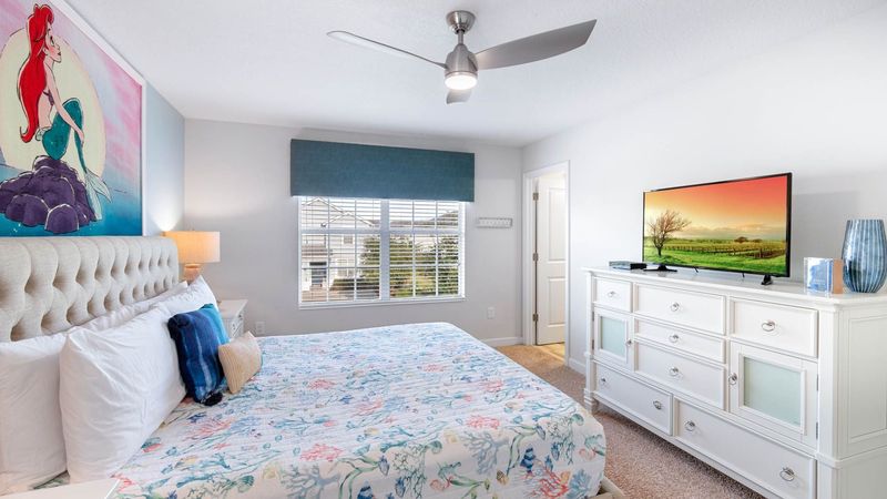 King Suite Bedroom 2 (Angle)
40” TV