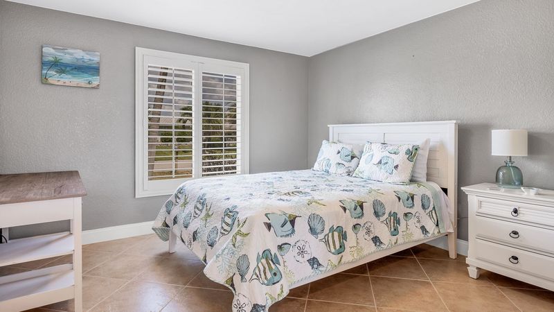 Queen bedroom