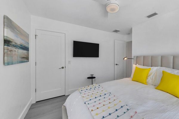 Queen guest bedroom with 42" Smart TV