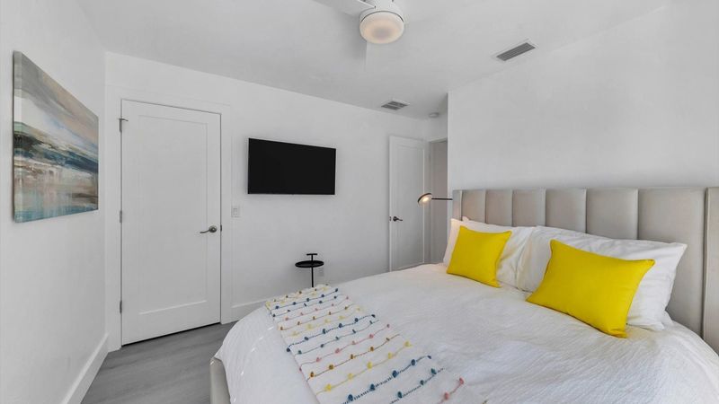 Queen guest bedroom with 42" Smart TV