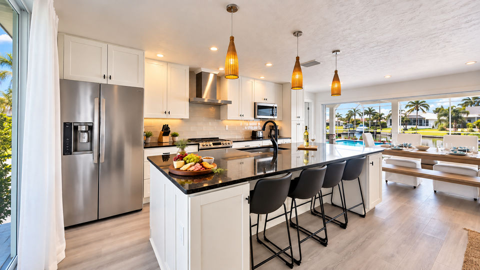 Spacious, open, fully-equipped kitchen