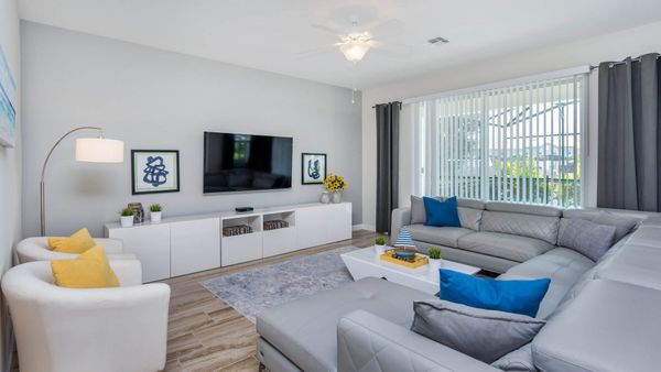 Living Room
65” smart TV