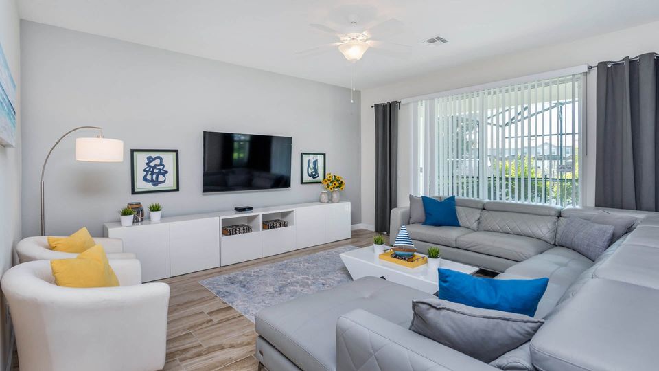 Living Room
65” smart TV