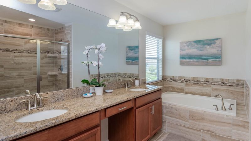 Master King Bathroom 1 Upstairs
Tub & Shower