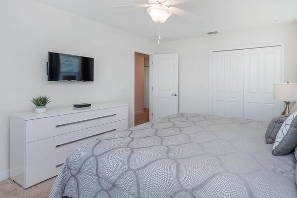 King Suite Bedroom 2 (Angle)
32" TV