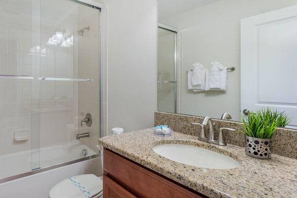 Hall Bathroom 3 Upstairs
Tub/Shower Combo