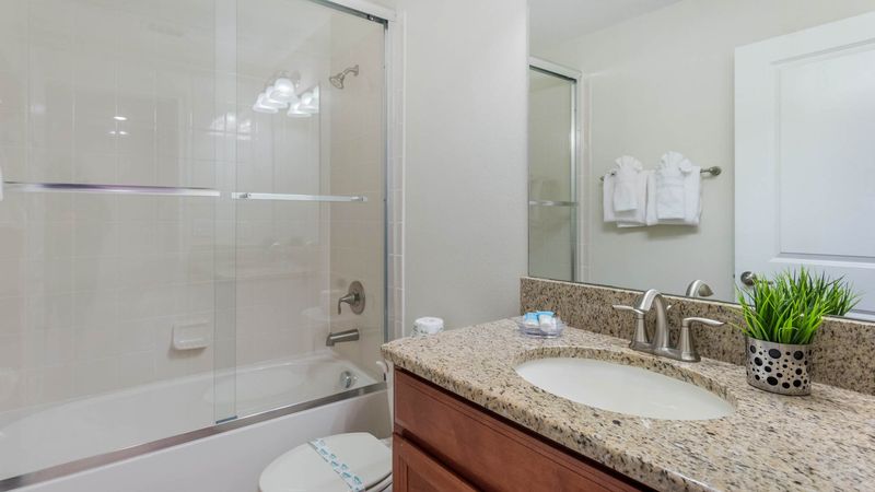 Hall Bathroom 3 Upstairs
Tub/Shower Combo