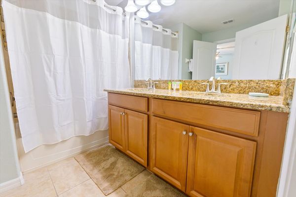 Master King Bathroom 1 Upstairs
Tub/Shower Combo