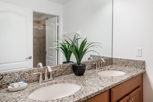 Hall Bathroom 2 Upstairs
Shower