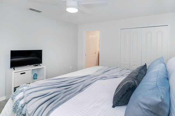 Master King Bedroom 4 (Angle)
32" Roku TV