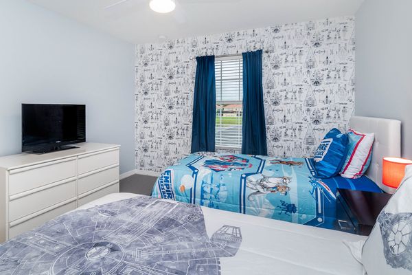 Two Twins Bedroom 2 (Angle)
32" TV