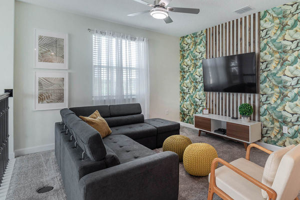 Loft (Angle)
65" Smart TV 
PlayStation 4