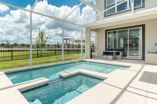 Spa/Pool
Pool Faces South