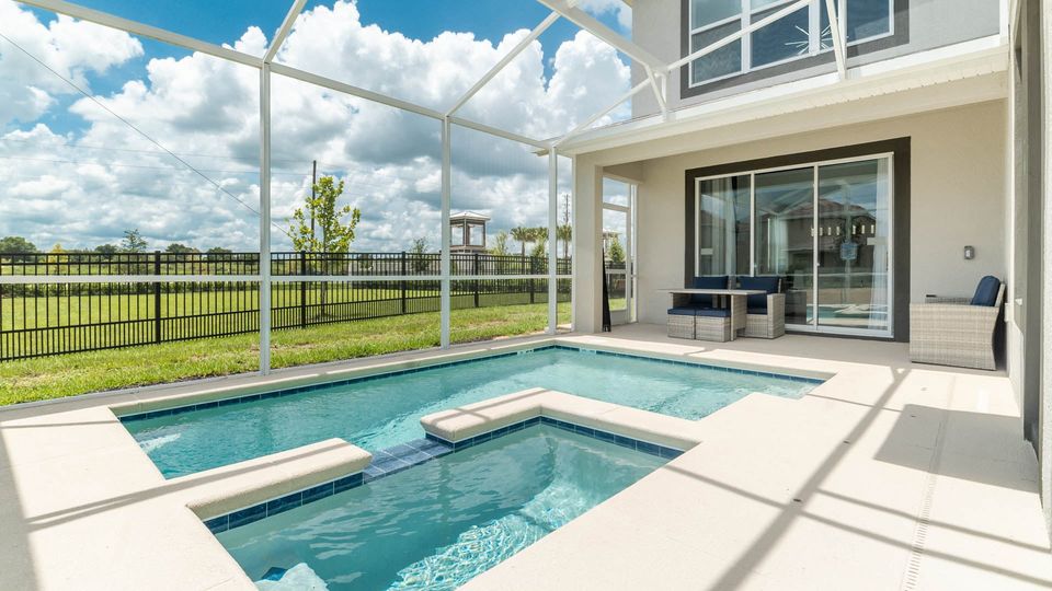 Spa/Pool
Pool Faces South