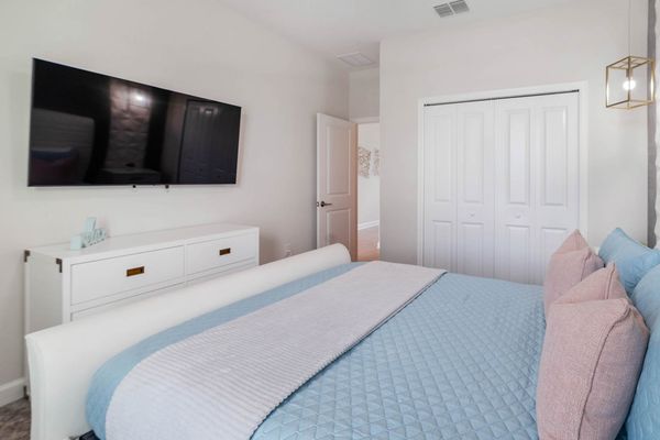 Queen Bedroom 3 (Angle)
55" Smart TV