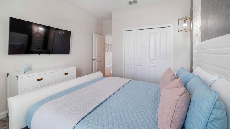 Queen Bedroom 3 (Angle)
55" Smart TV