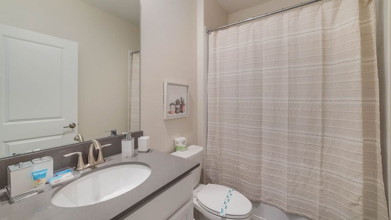 Hall Bathroom 4 Upstairs
Tub/Shower Combo