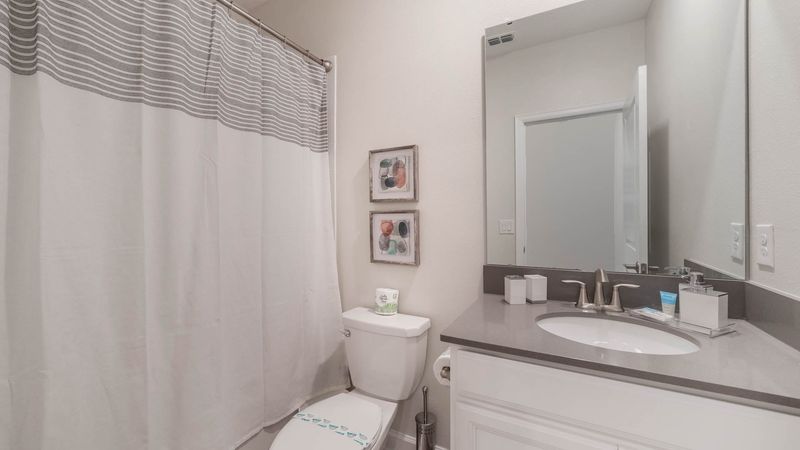 Hall Bathroom 5 Upstairs
Tub/Shower Combo