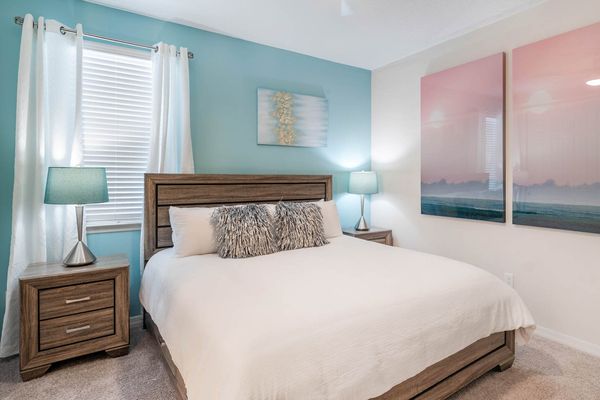 King Bedroom 3 Upstairs
Shared Bathroom